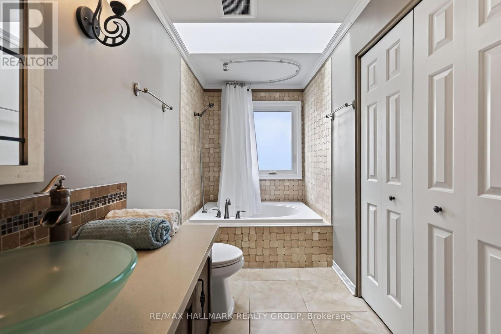 15 PEMBERTON CRESCENT - 28