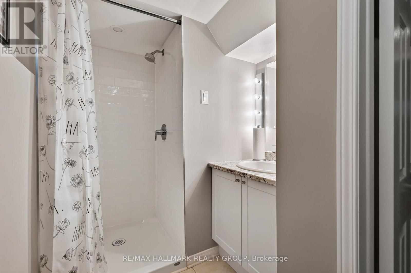 15 PEMBERTON CRESCENT - 36