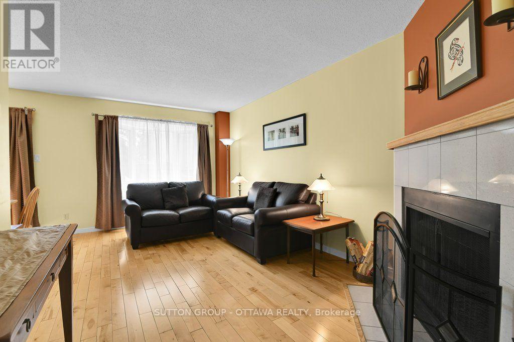 544 PARASOL COURT - 16
