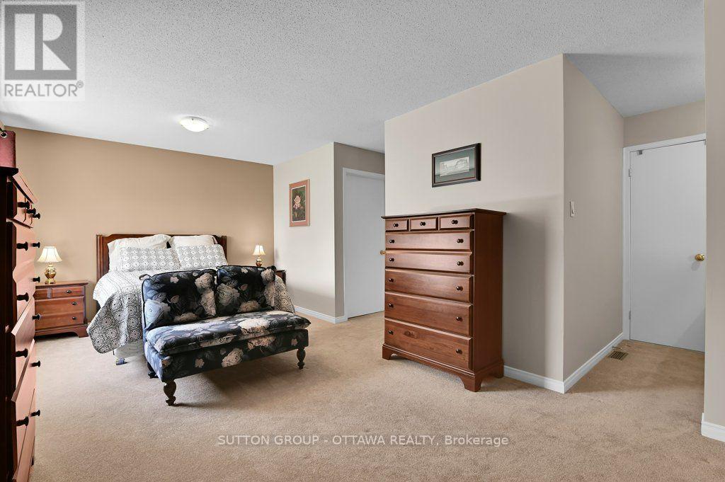 544 PARASOL COURT - 19