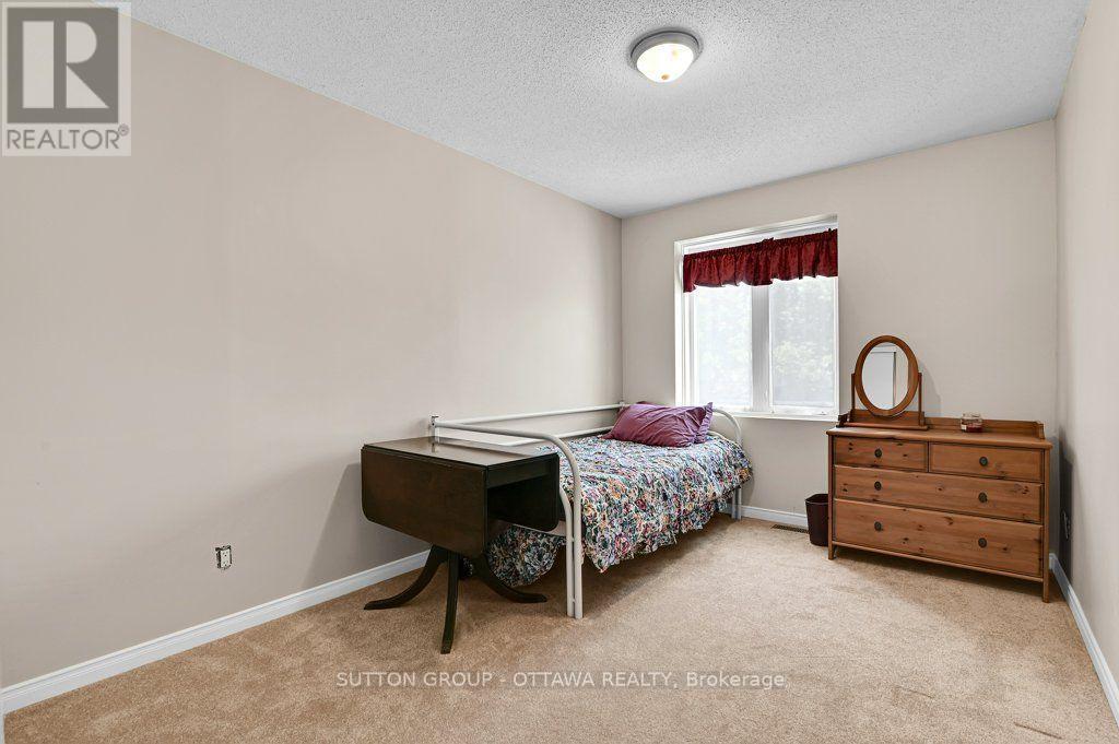 544 PARASOL COURT - 23