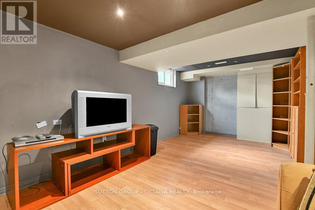 544 PARASOL COURT - 30