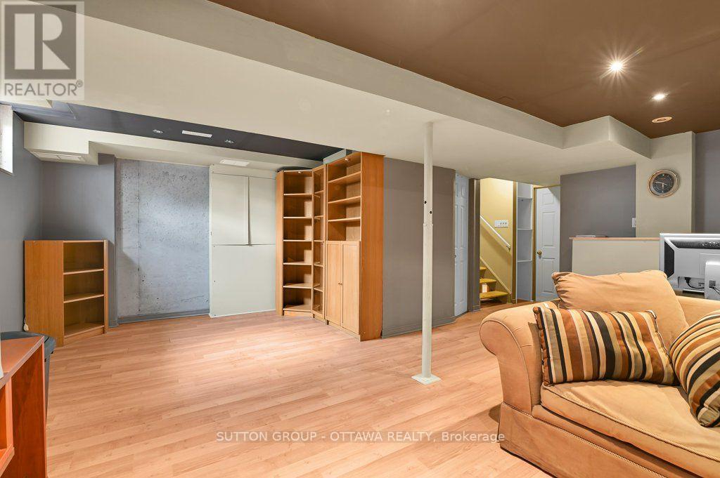 544 PARASOL COURT - 31
