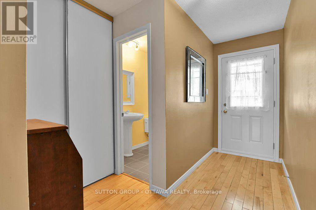 544 PARASOL COURT - 4