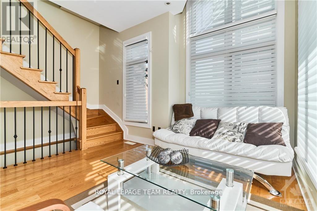 #10 800 MELWOOD AVENUE - 15