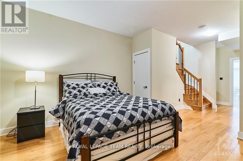 #10 800 MELWOOD AVENUE - 22