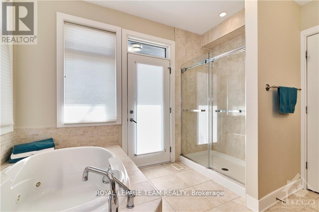 #10 800 MELWOOD AVENUE - 24