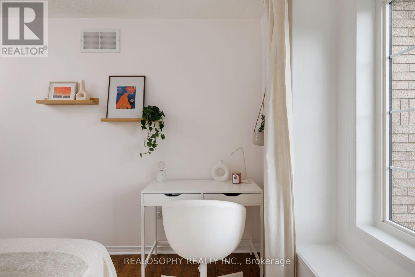 55 DYLAN STREET - 22