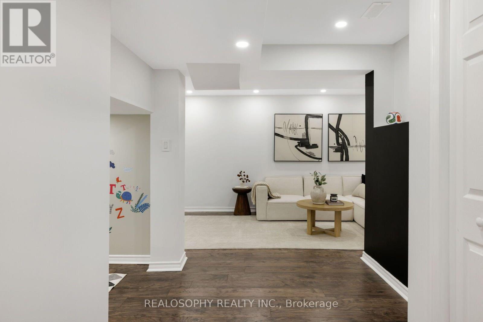 55 DYLAN STREET - 26