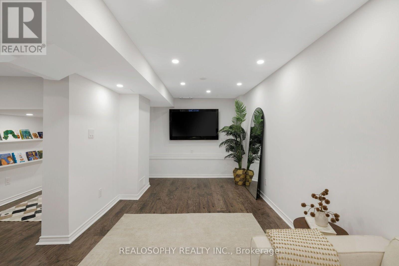 55 DYLAN STREET - 29