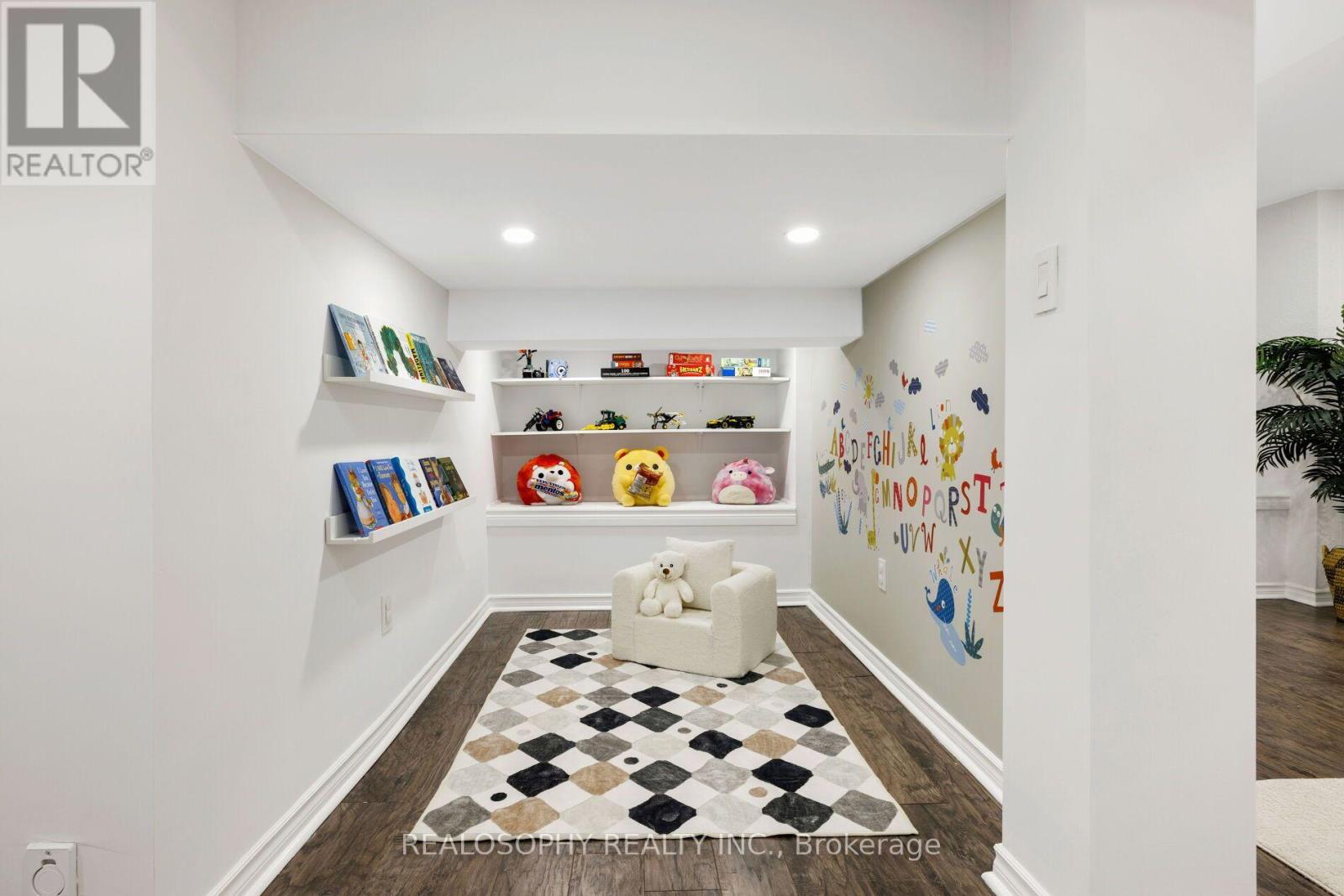 55 DYLAN STREET - 30