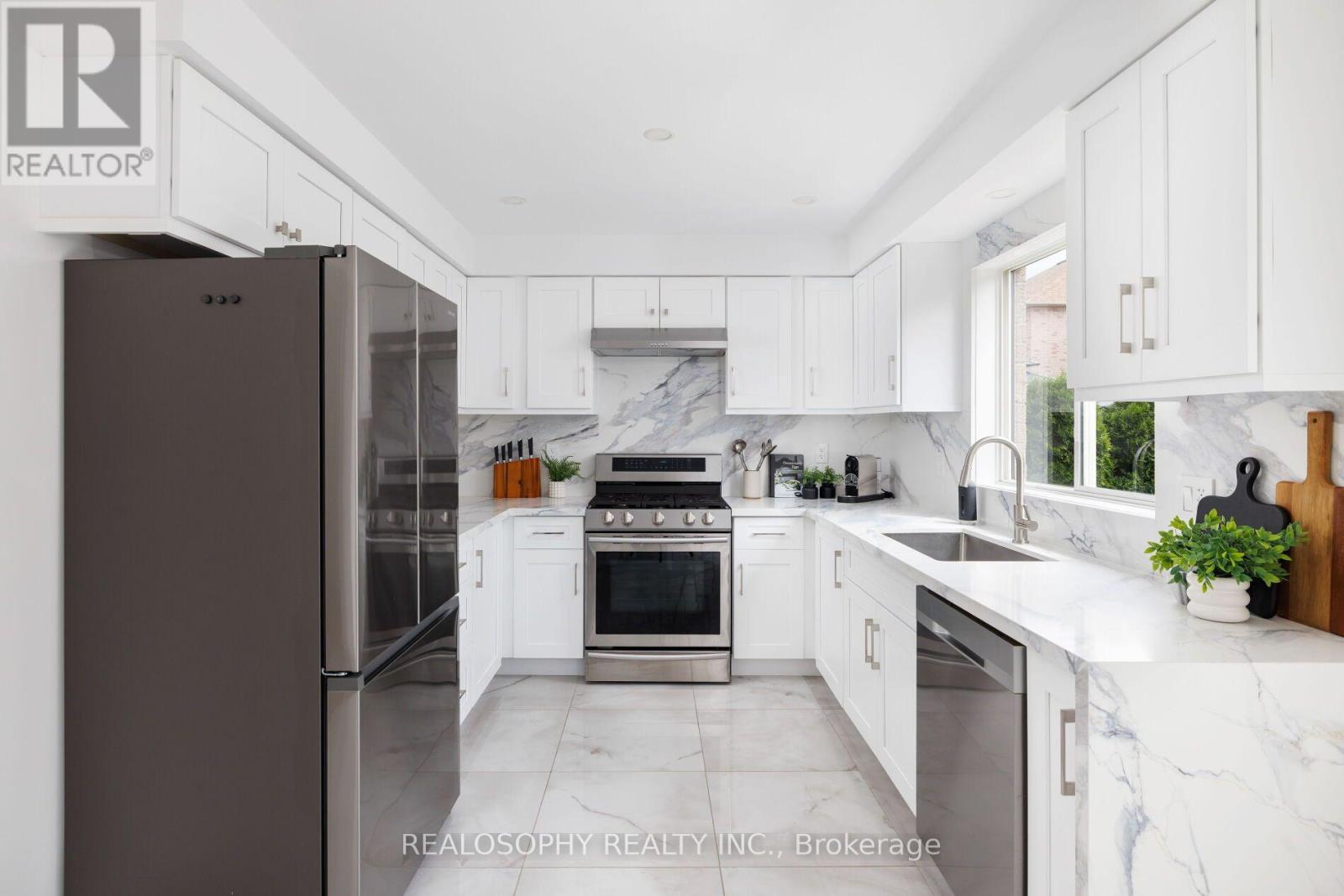 55 DYLAN STREET - 8