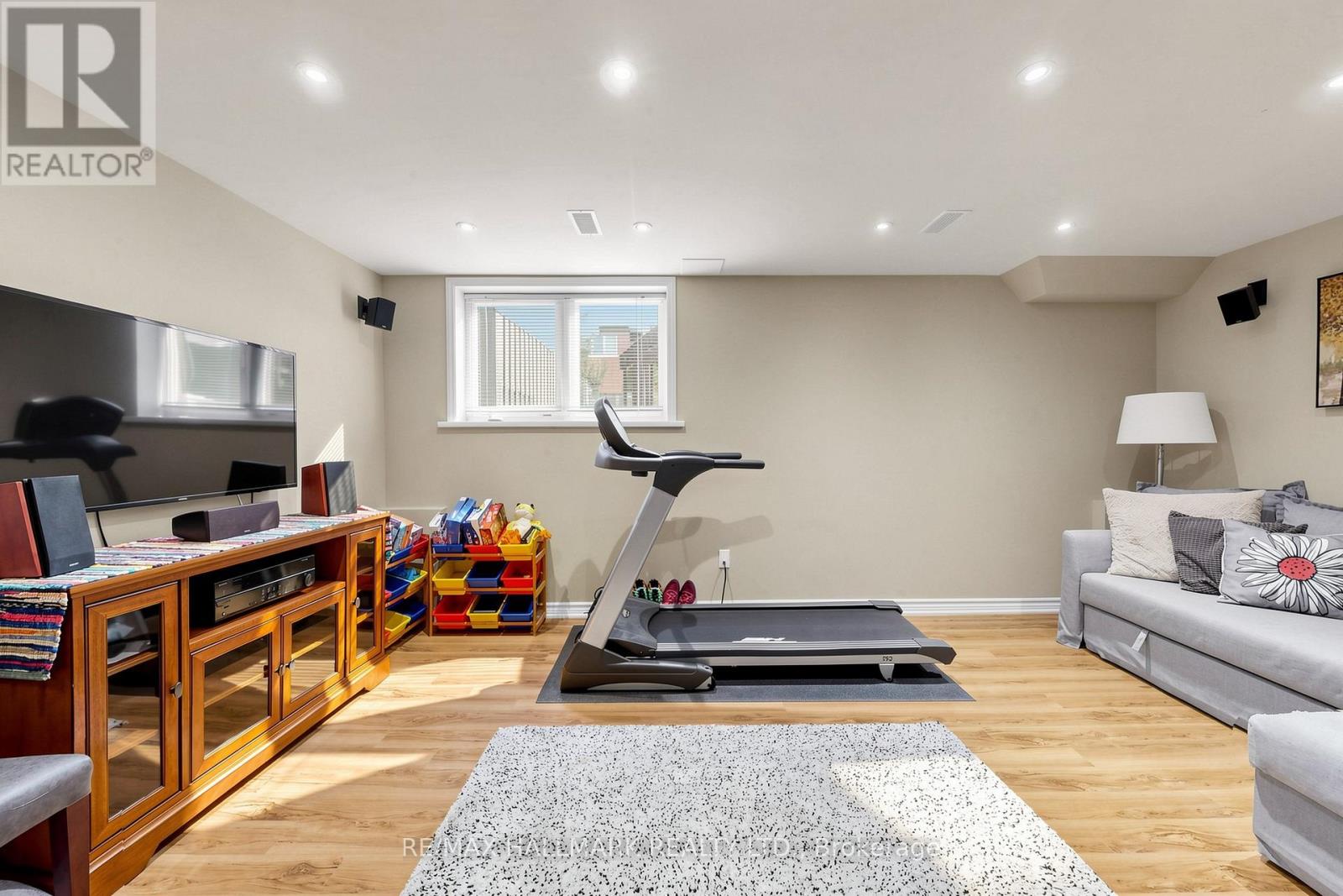 5 BEARINGS AVENUE - 35