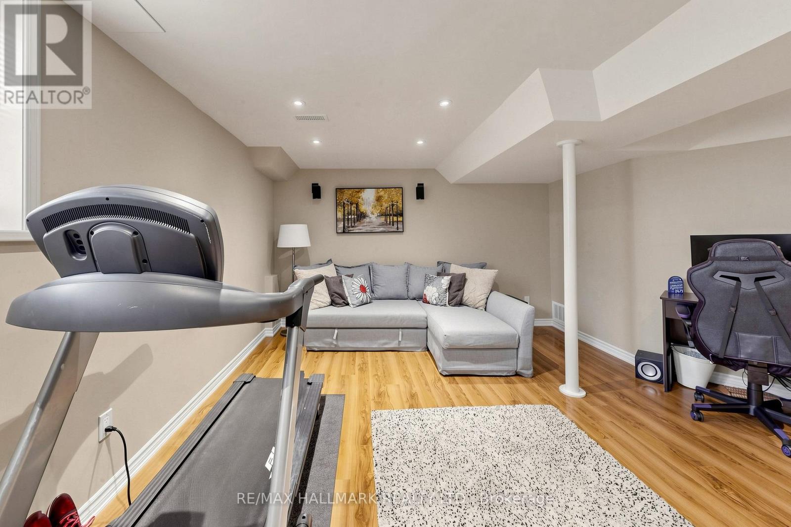 5 BEARINGS AVENUE - 36