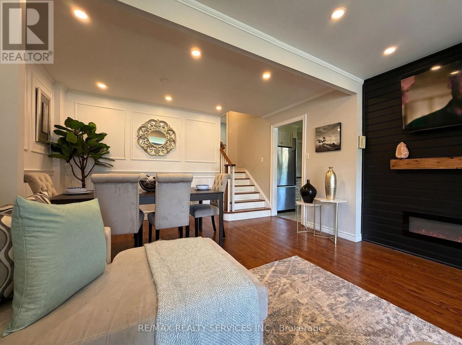 238 LAURIER AVENUE S - 10
