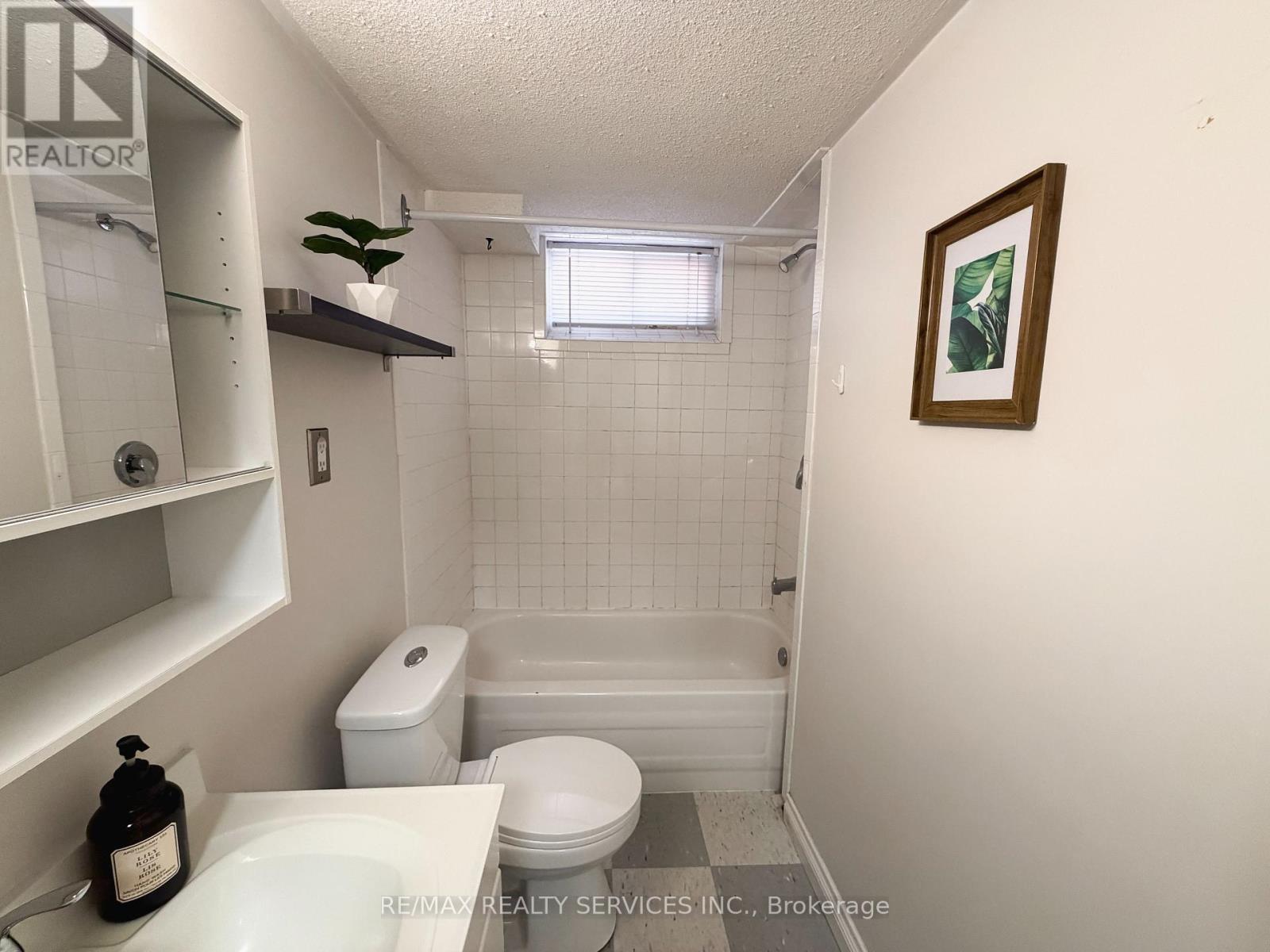 238 LAURIER AVENUE S - 18