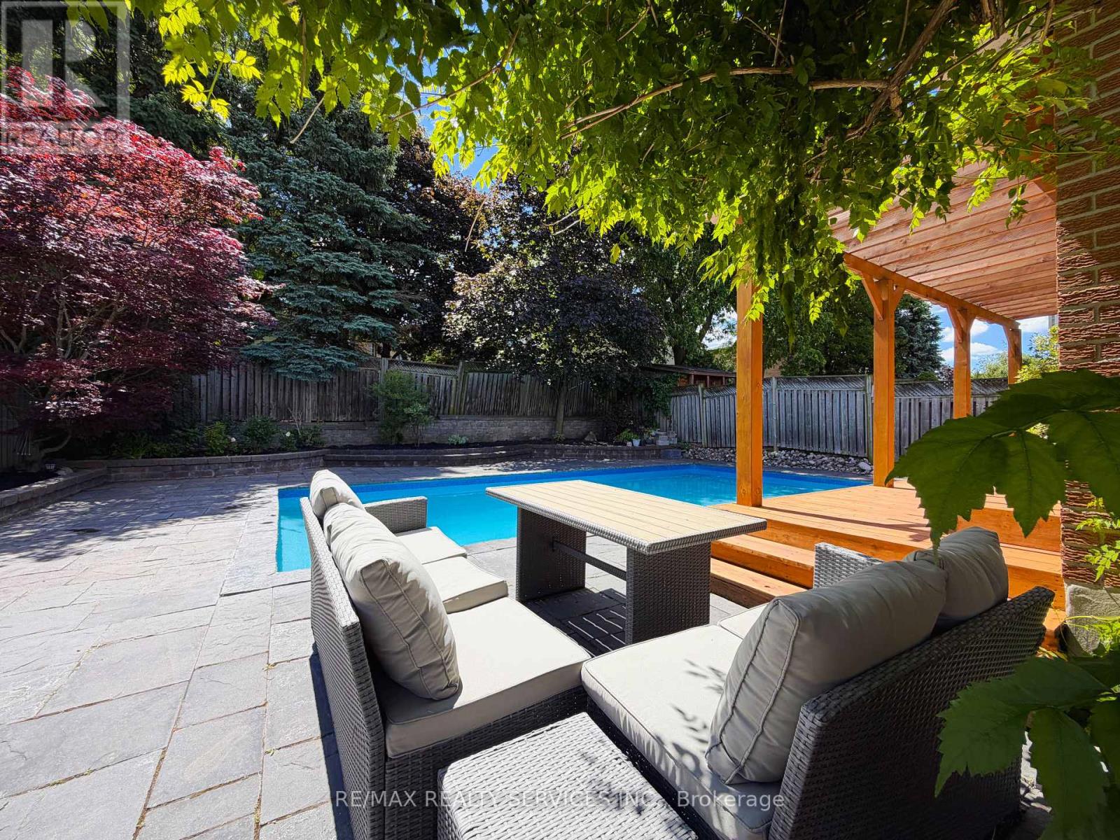 238 LAURIER AVENUE S - 28