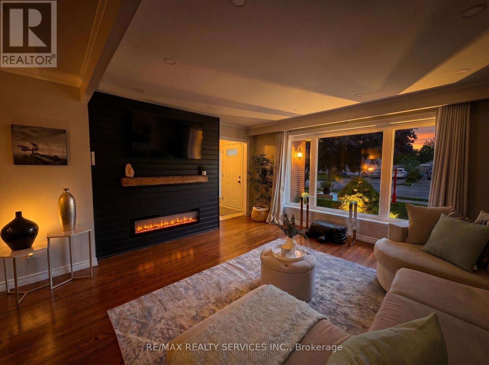 238 LAURIER AVENUE S - 32