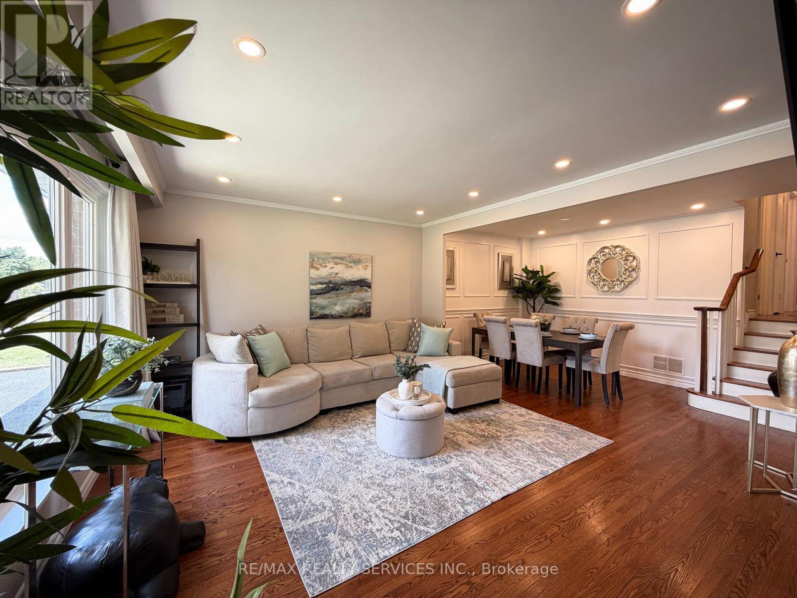 238 LAURIER AVENUE S - 6