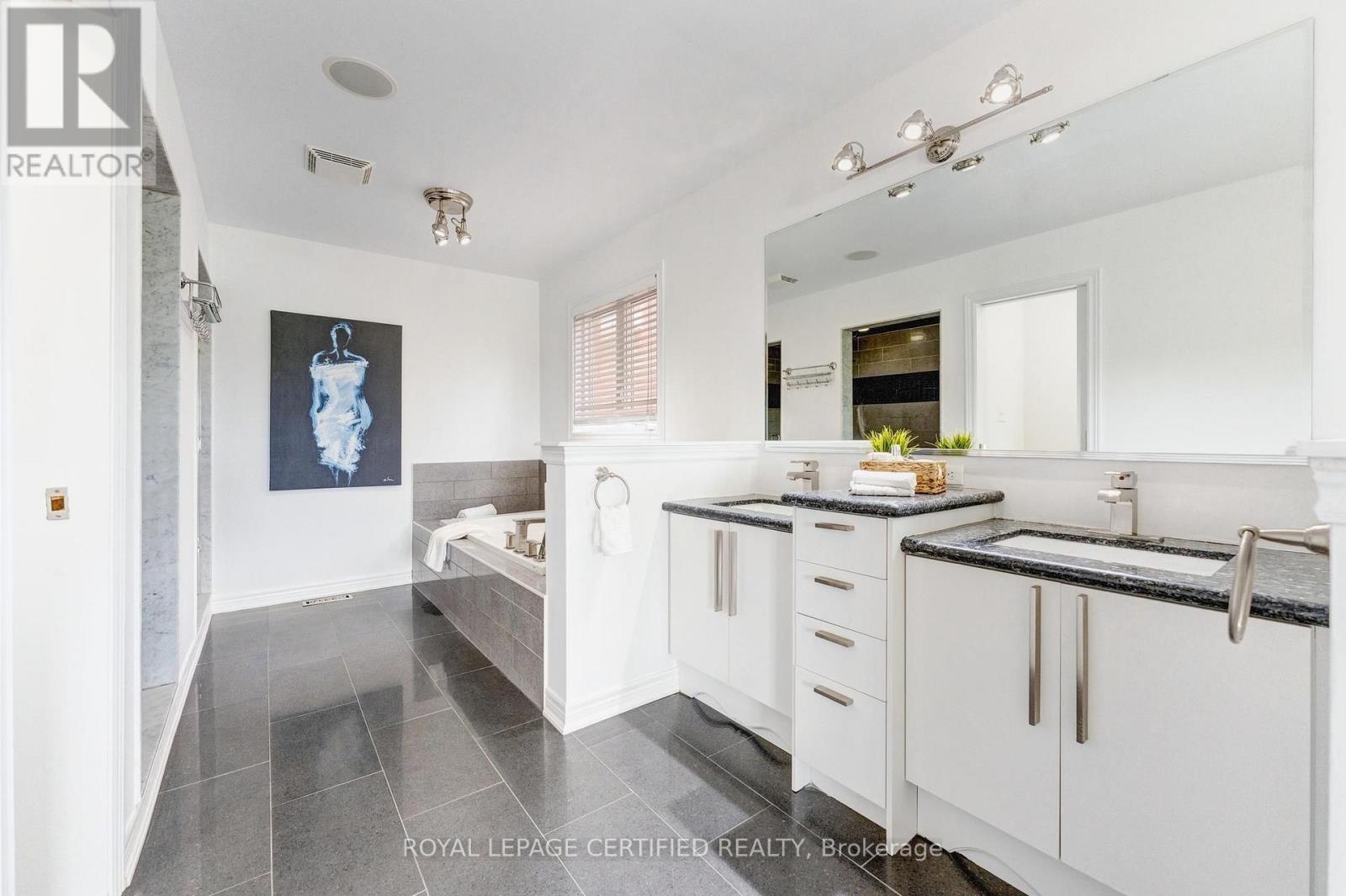 515 HINCHEY CRESCENT - 28