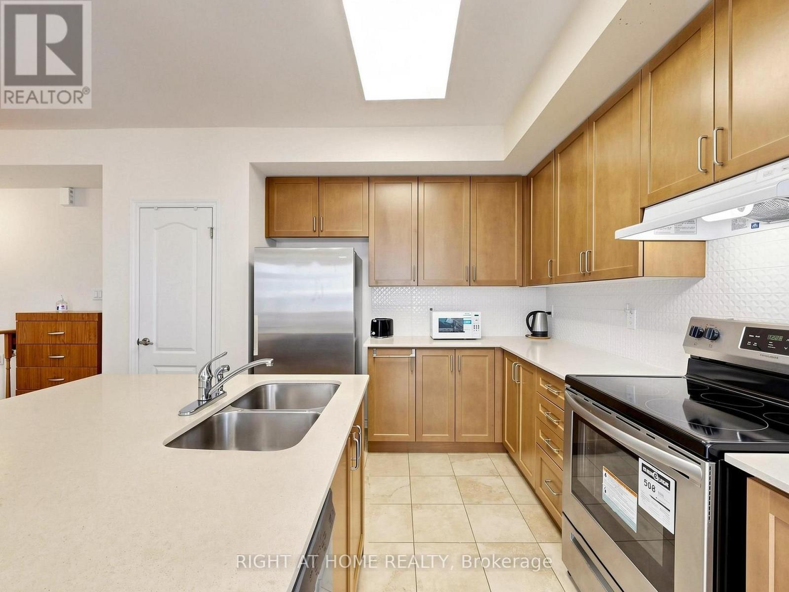 #24 86 PRESTON MEADOW AVENUE - 15