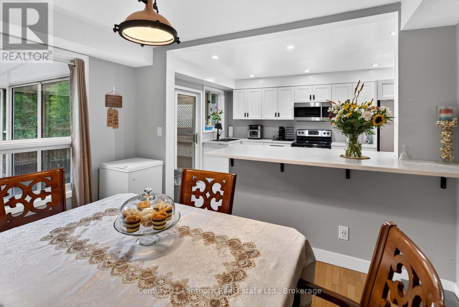 256 VANGUARD COURT - 14