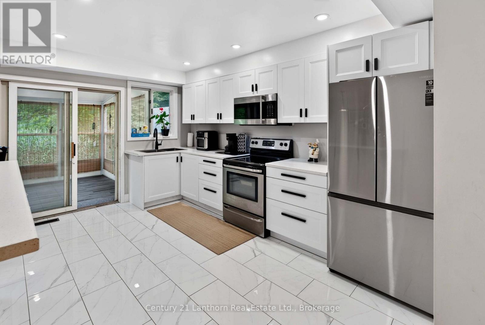 256 VANGUARD COURT - 17