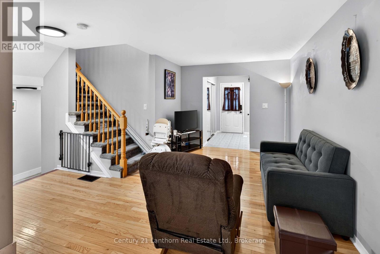 256 VANGUARD COURT - 11