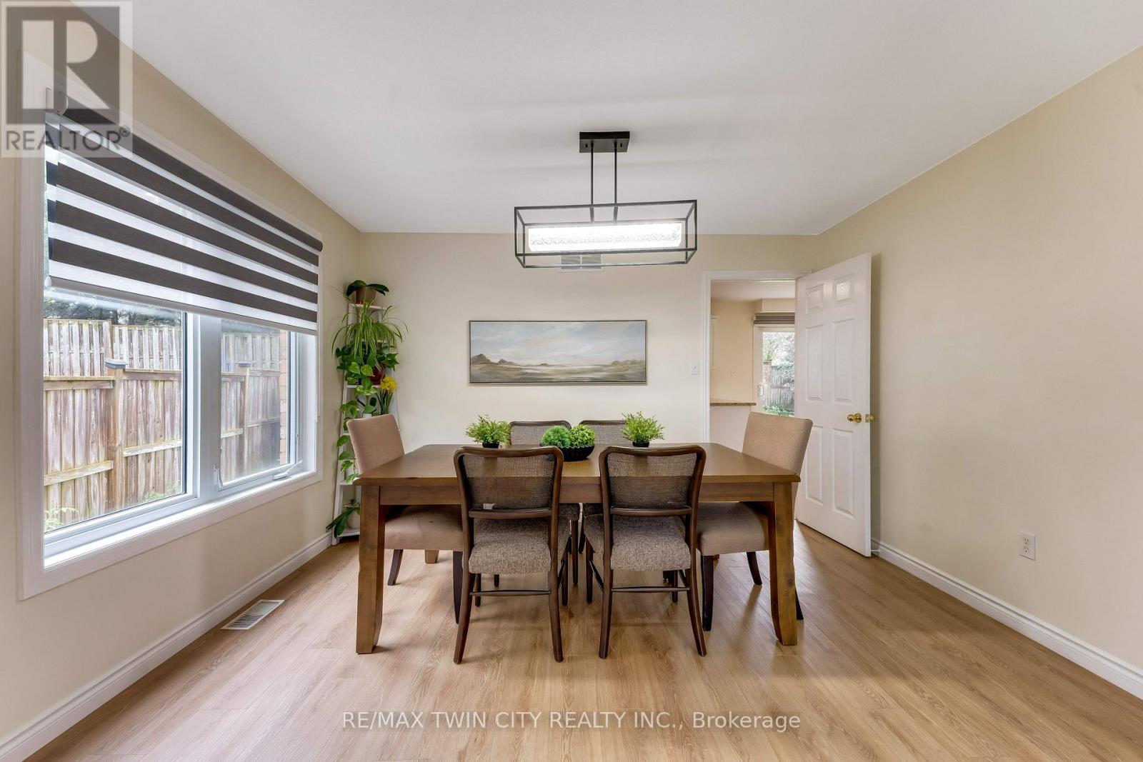 519 YORKSHIRE DRIVE - Image 11