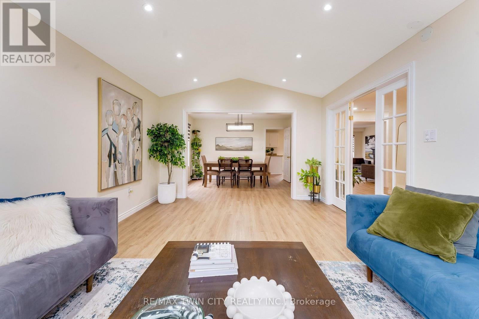 519 YORKSHIRE DRIVE - Image 13