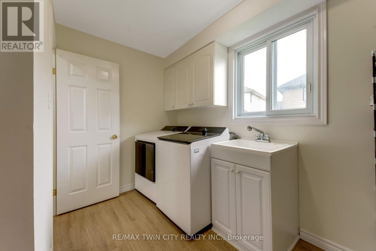 519 YORKSHIRE DRIVE - Image 15