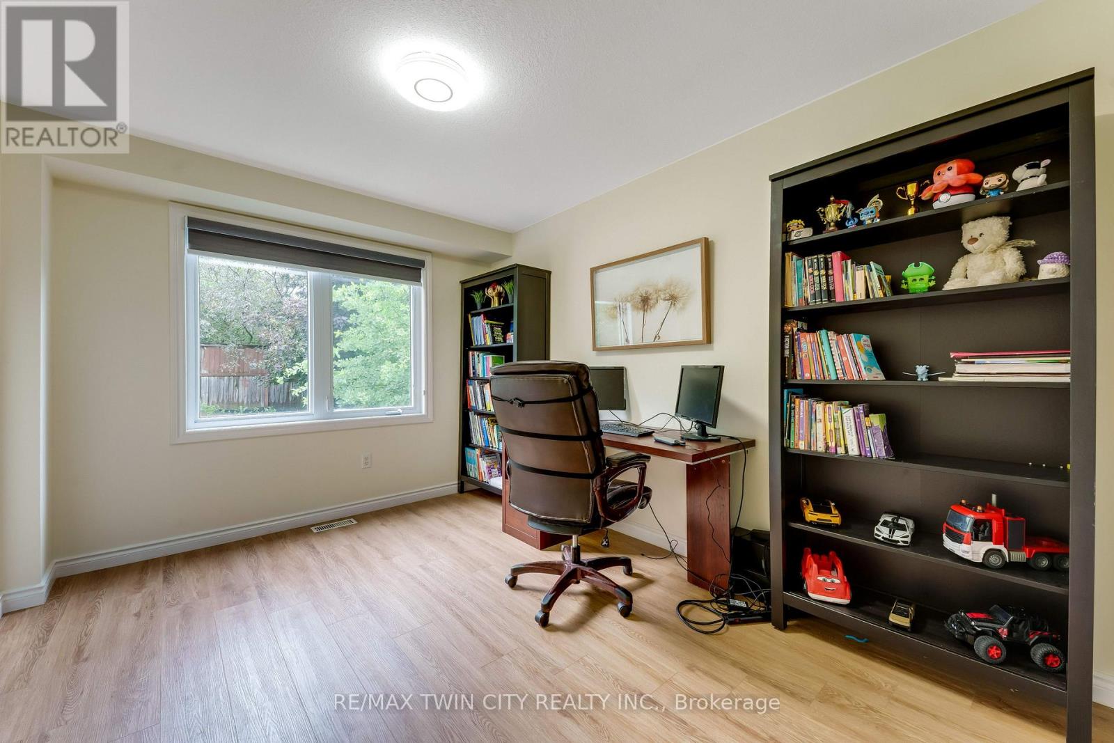 519 YORKSHIRE DRIVE - Image 16