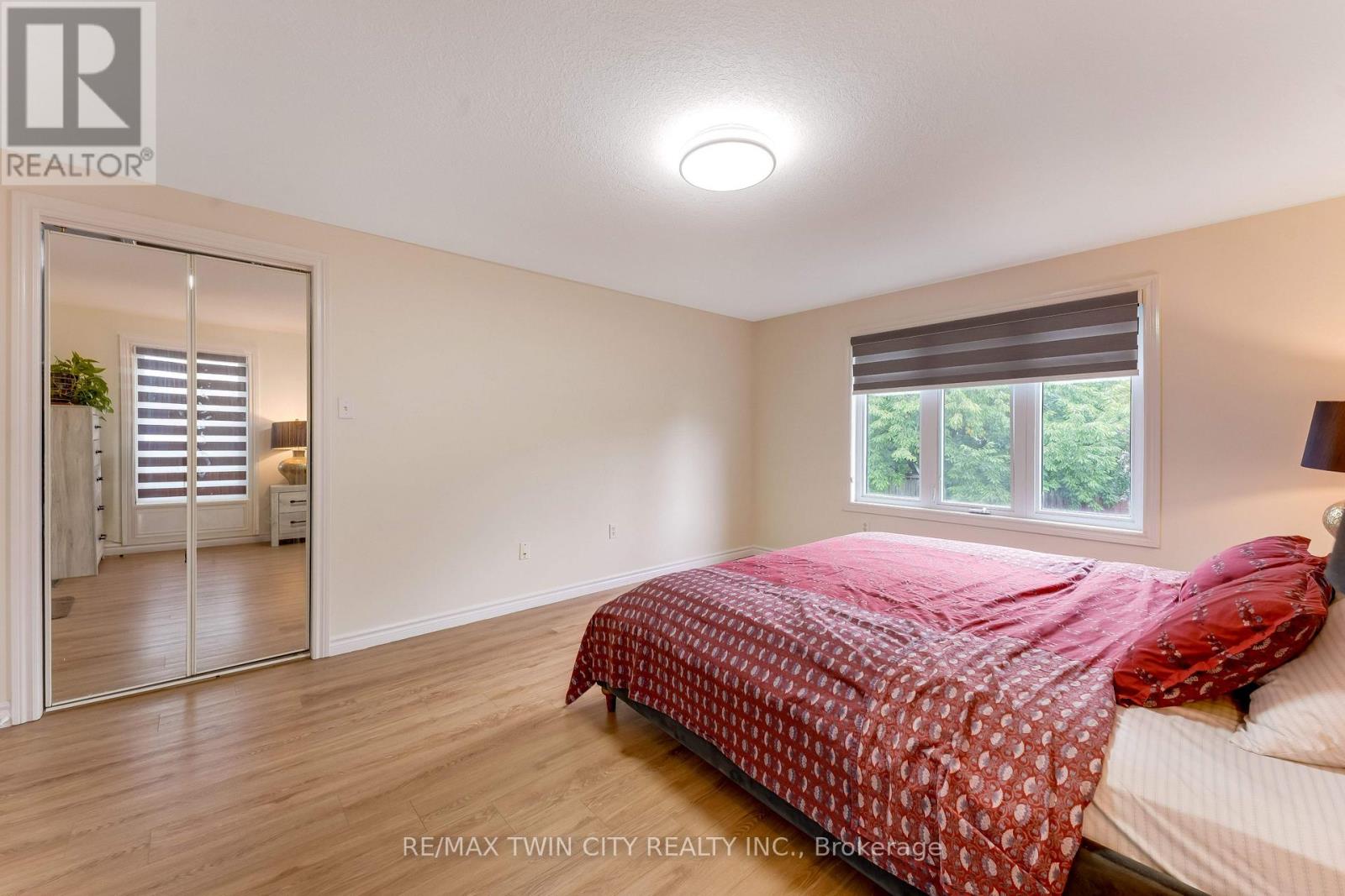 519 YORKSHIRE DRIVE - Image 21