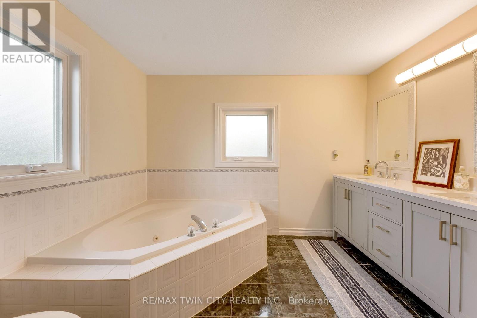 519 YORKSHIRE DRIVE - Image 22