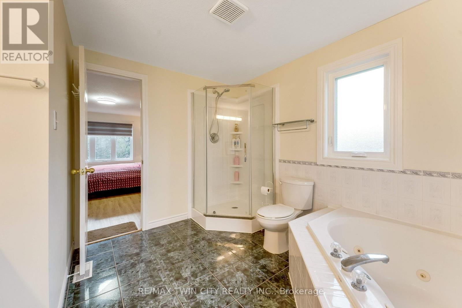 519 YORKSHIRE DRIVE - Image 23