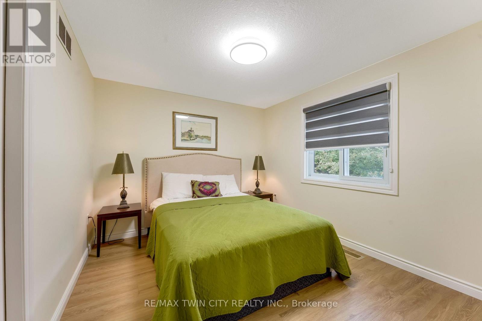 519 YORKSHIRE DRIVE - Image 26