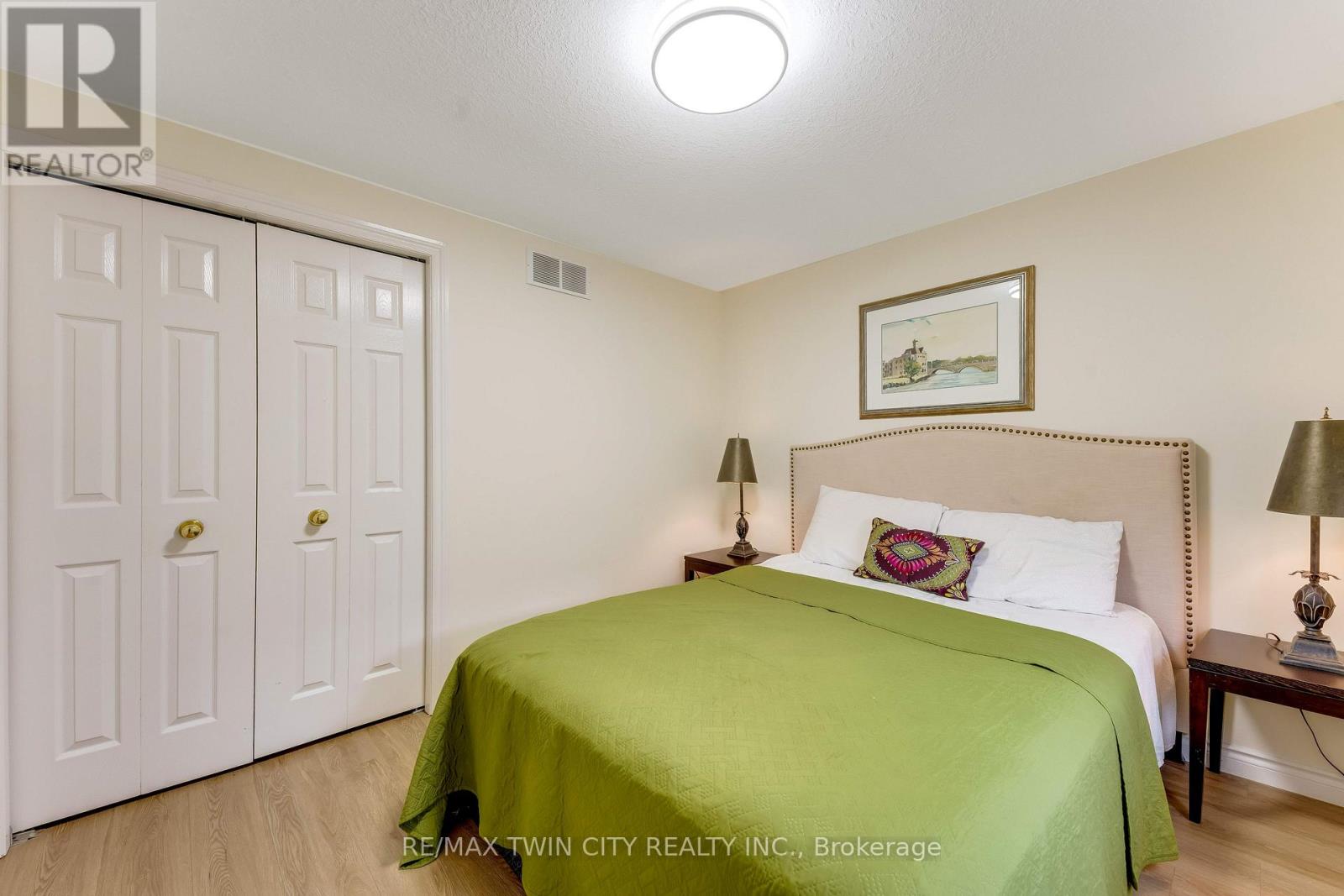 519 YORKSHIRE DRIVE - Image 27