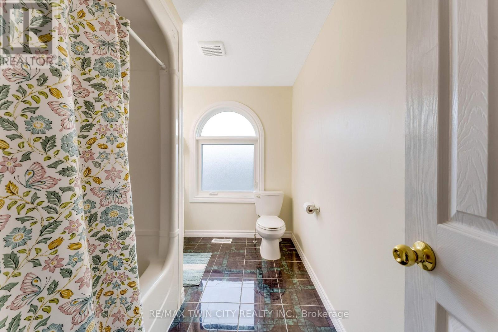 519 YORKSHIRE DRIVE - Image 28