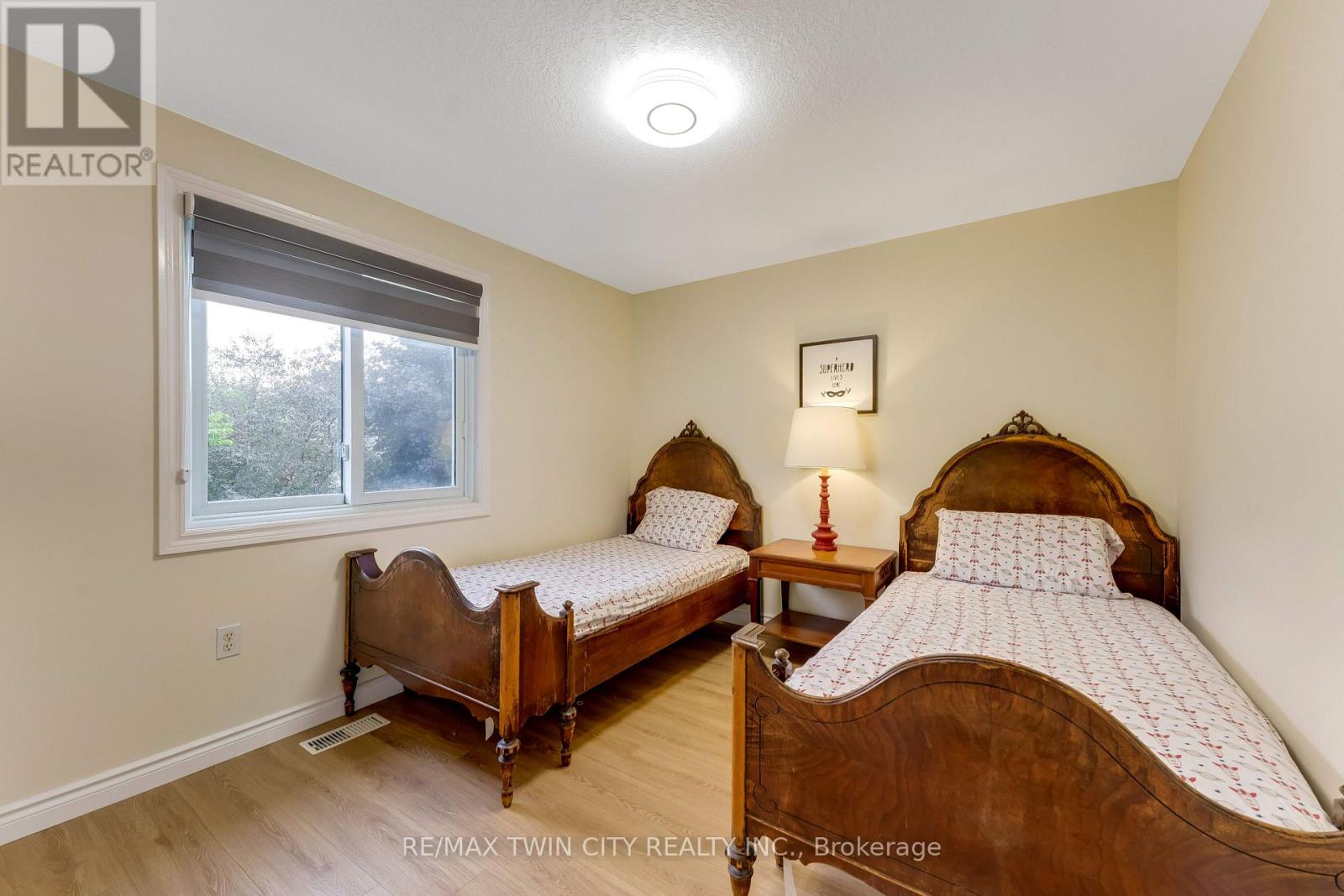 519 YORKSHIRE DRIVE - Image 30