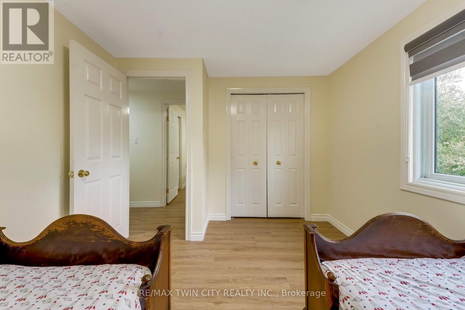 519 YORKSHIRE DRIVE - Image 31
