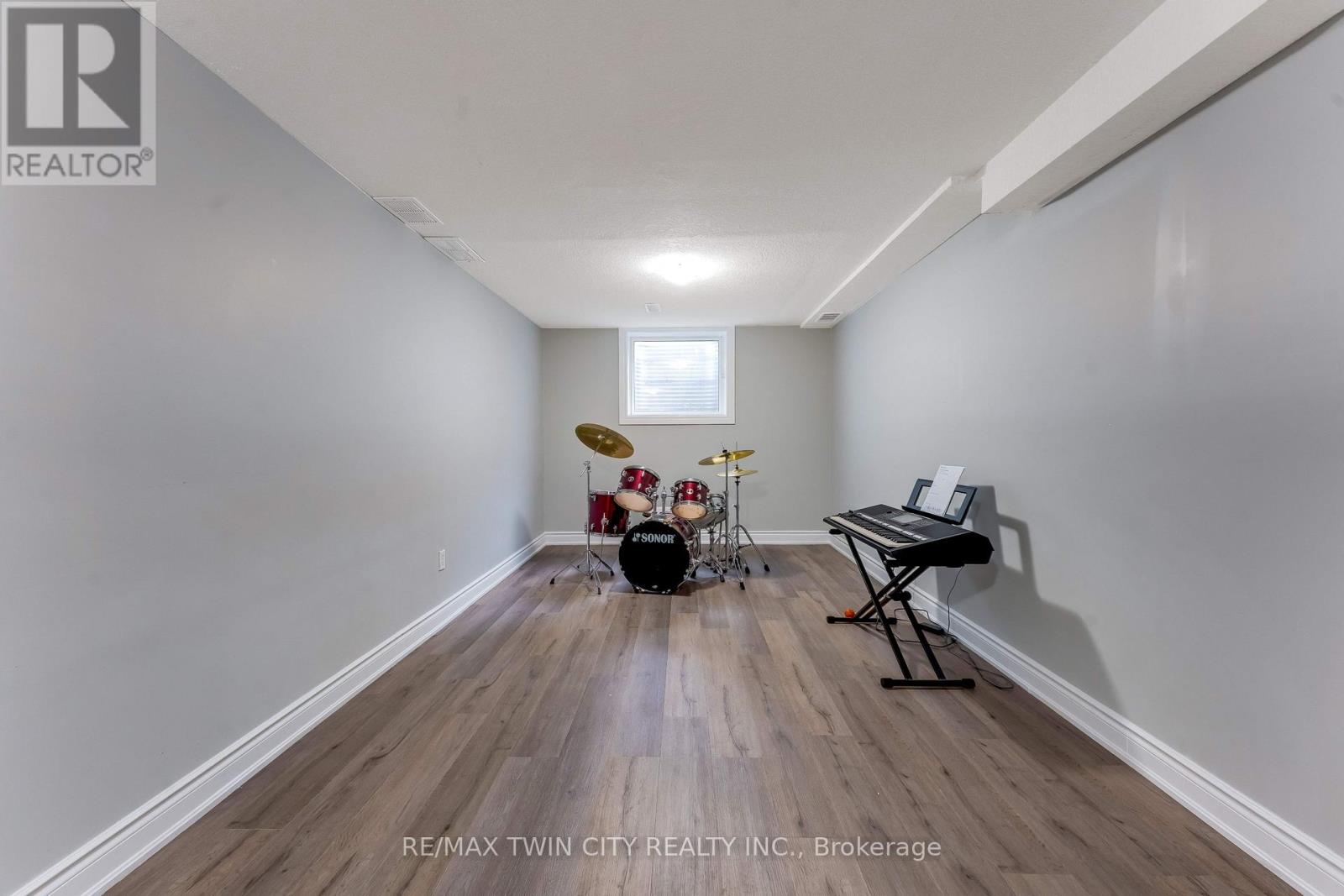 519 YORKSHIRE DRIVE - Image 33