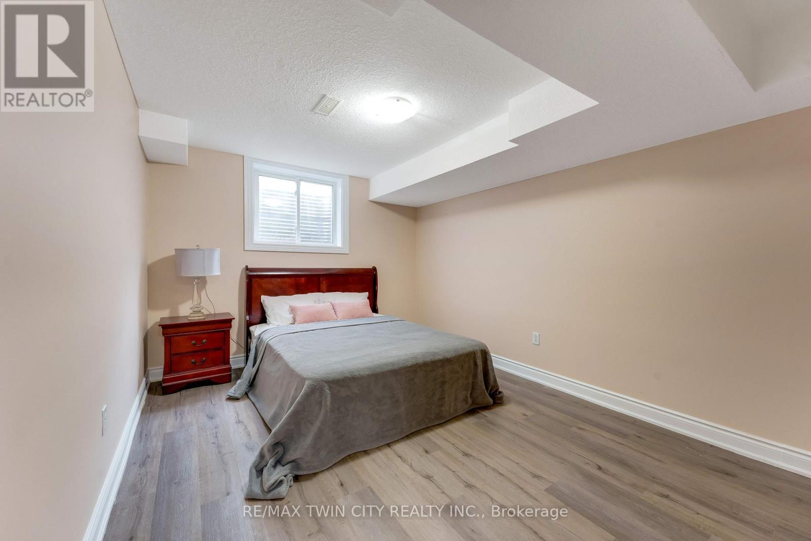 519 YORKSHIRE DRIVE - Image 35