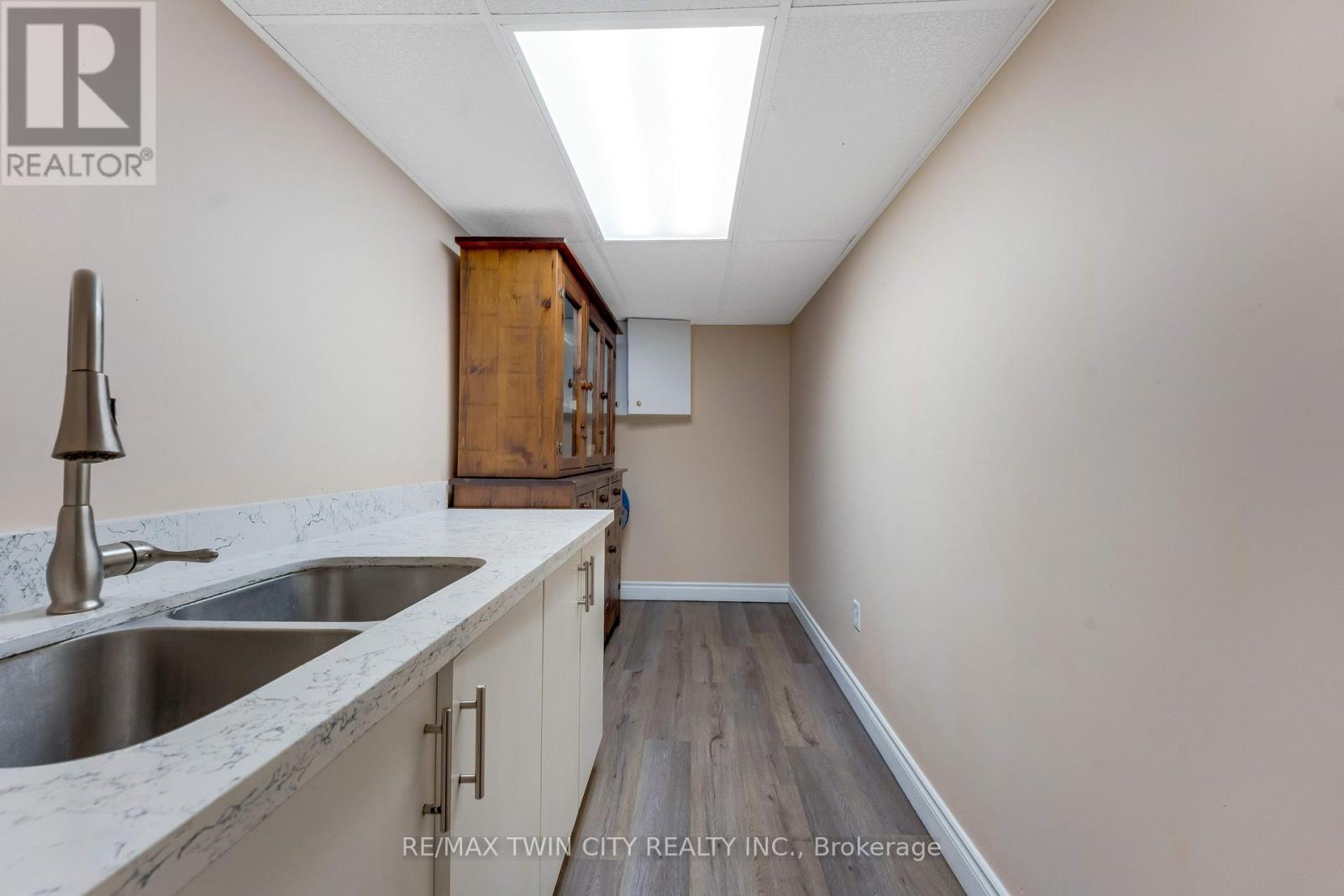 519 YORKSHIRE DRIVE - Image 37