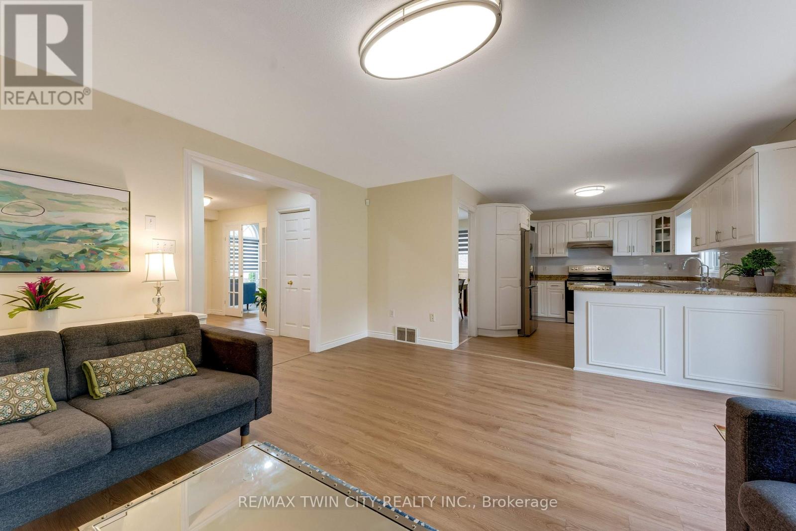 519 YORKSHIRE DRIVE - Image 6