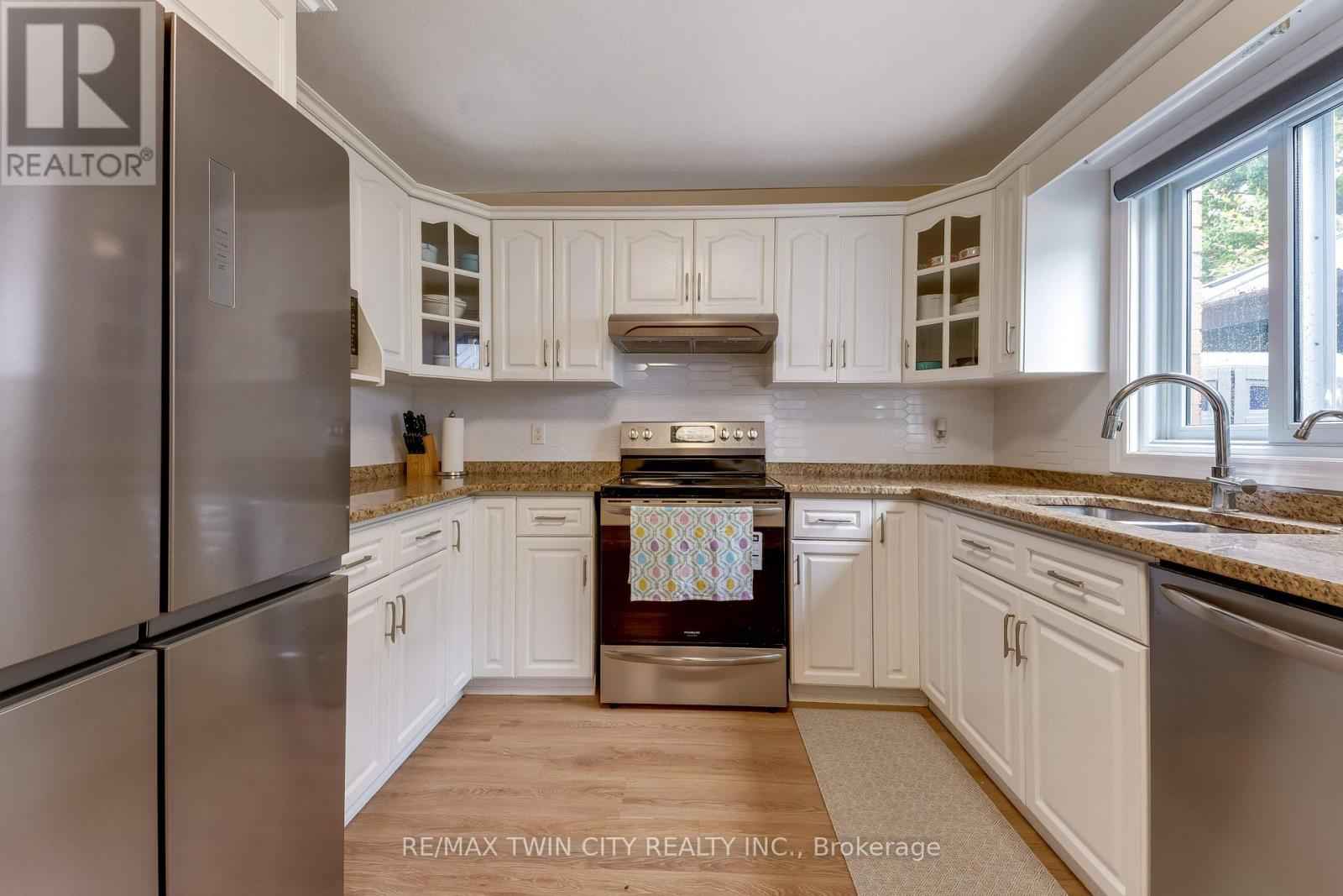 519 YORKSHIRE DRIVE - Image 8