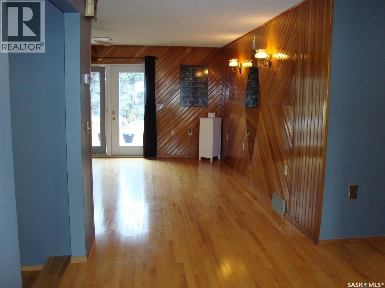 105 4th AVENUE W - Image 7