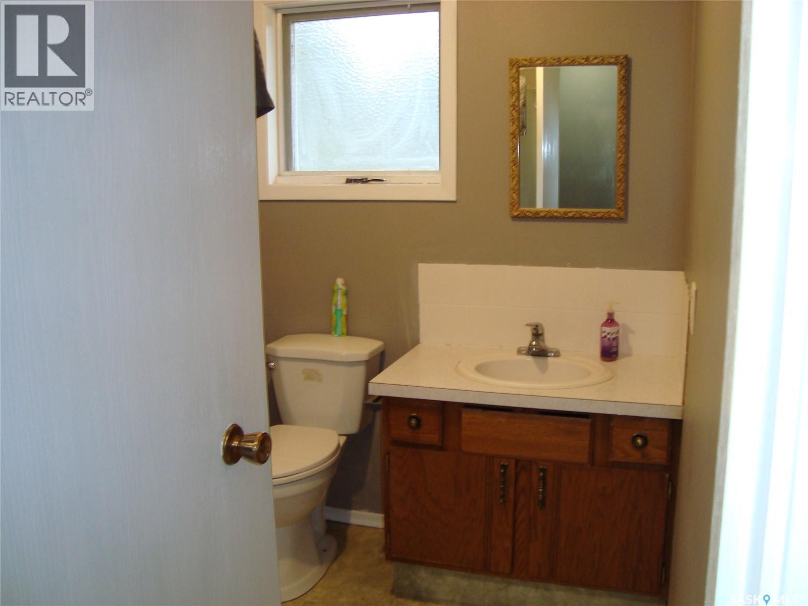 105 4th AVENUE W - 11