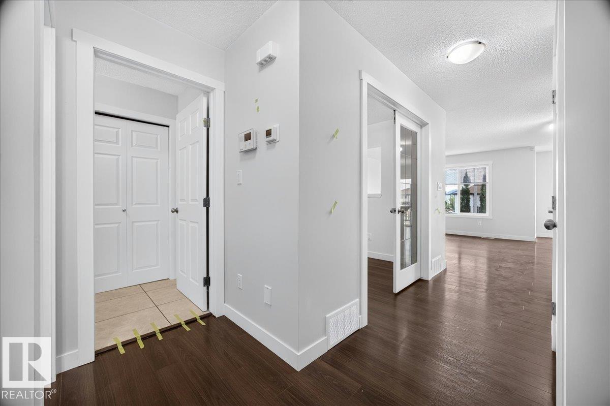 3017 Harvey CR NW - 4