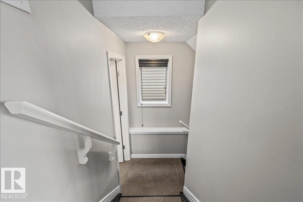 1086 Grantham DR NW - 37
