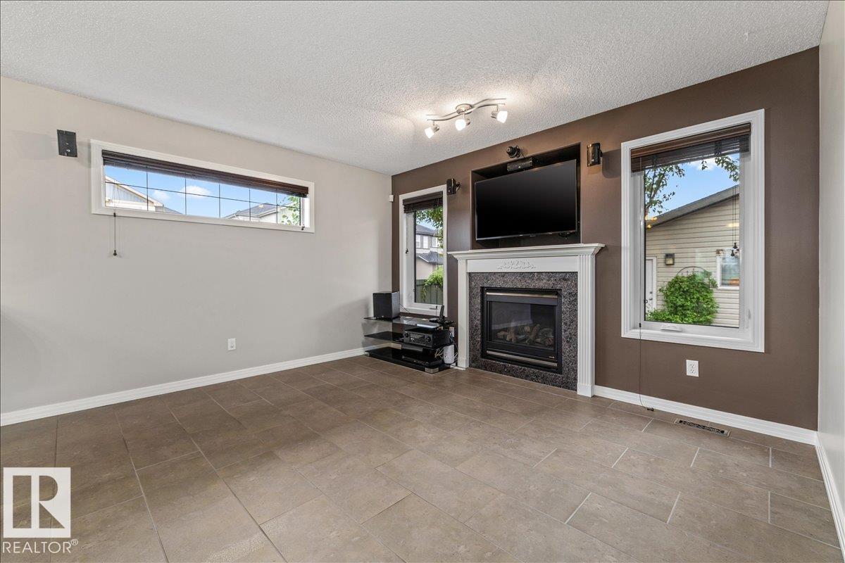 1086 Grantham DR NW - 23